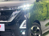 【LEDヘッドライト】悪天候や夜間走行時も良好な視界を確保し安心して運転できる高輝度LEDヘッドライトを装備!点灯速度が早く、消費電力も抑えられています。