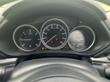 視認性の高いメーターで、運転に必要な情報を的確に把握できます。洗練されたデザインが、運転席をスタイリッシュに演出します。運転に集中できる環境です。