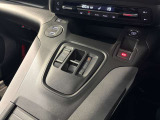 シフトレバーも操作性良く出来ています。運転しながらドライブモードを切り替え可能です。