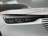 LEDヘッドライトは、点灯の瞬間から最大光量を発揮し、突然暗くなるトンネルなどでの安定感を高めます。