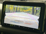 【バックカメラ】駐車時に後方がリアルタイム映像で確認できます。大型商業施設や立体駐車場での駐車時や、夜間のバック時に大活躍!運転スキルに関わらず、今や必須となった装備のひとつです!