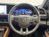 【純正革巻きステアリング】上質な革を使用することで、手にしっかり馴染みとても運転しやすいハンドルです♪