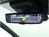 デジタルインナーミラー装備!車両後方のカメラの映像をデジタル補正で視認性を向上させてインナーミラー内に表示します♪視界を遮るものがなく、後席に同乗者がいても後方を確認しやすく安心です♪