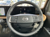 握りやすいステアリングは、運転操作をスムーズにします。快適なドライビングポジションを実現し、疲れにくい運転をサポートします。