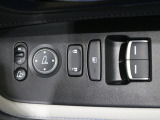 運転席のスイッチ類です。