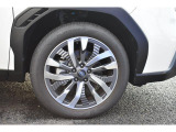 純正のアルミホイールは高い剛性を持ち、スバル車の走行安定性に貢献します。