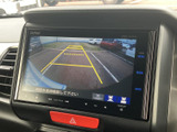 駐車時の安全性を高めるバックモニター。狭い場所でも視認性を確保し、スムーズな駐車をサポートします。運転に自信がない方にもおすすめです。
