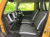 運転席は、操作しやすい配置で、快適なドライビングをサポートします。シートの形状も工夫されており、長時間の運転でも疲れにくいでしょう。