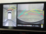 パノラミックビューモニター付きです。車両を上から見たような映像をディスプレイオーディオ画面に表示。運転席からの目視だけでは見にくい、車両周辺の状況をリアルタイムでしっかり確認できます。