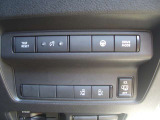 運転席右側には電動スライドドア等の各種スイッチがまとめられています!