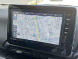 【日産純正の大画面ナビゲーション!】遠くへのお出かけする際の心強い味方です!自車位置の確認はもちろん、Bluetooth接続や機能も充実。大きな画面で各操作もしやすく安心です。