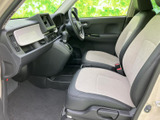 シンプルで機能的な運転席周り。操作しやすい配置で、安全運転をサポートします。
