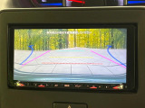 【バックカメラ】駐車時に後方がリアルタイム映像で確認できます。大型商業施設や立体駐車場での駐車時や、夜間のバック時に大活躍!運転スキルに関わらず、今や必須となった装備のひとつです!