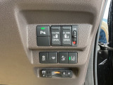 パワースライドドアの開閉はスマートキーのリモコンやドアノブは勿論、運転席側のスイッチ操作でも開閉ができ、安全・簡単です。