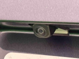 ナビゲーション等を装着した場合にバックするとき後方の安全確認ができるバックカメラが付いてます