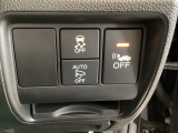 VSA装備車です。VSAはドライバーの操作と車の動きを見守っています。もし車の挙動が乱れたとき、4輪別々にブレーキをかけたり、エンジンパワーをしぼることによって車を安定させます。