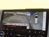 バックカメラの他に上から見下ろしたような画像が見れるアラウンド(全方位)モニター。前後左右を把握できます!