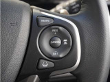 ◆アダプティブクルーズコントロール◆予め設定した車速内でクルマが自動的に加減速。前走車との適切な車間距離を維持しながら追従走行します。【LKAS】車線維持支援システムでステアリング操作を支援。