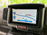 目的地への道案内をサポート。運転に慣れない道でも安心です。高精細な表示で、ルート確認もスムーズに行えます。日常の移動も旅行も快適に。