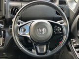 握りやすい形状で、運転操作をサポート。快適なハンドリングと、上質なドライビング体験を提供します。