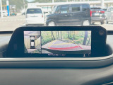 【360&deg;ビューモニター】専用のカメラにより、上から見下ろしたような視点で360度クルマの周囲を確認することができます☆死角部分も確認しやすく、狭い場所での切り返しや駐車もスムーズに行えます。
