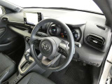 各種操作スイッチなども使いやすく配置されている運転席です。