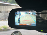 後方確認をサポートするモニターが搭載されています。駐車時や狭い道での運転も安心感を持って行えます。