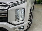 【LEDヘッドライト】悪天候や夜間走行時も良好な視界を確保し安心して運転できる高輝度LEDヘッドライトを装備!点灯速度が早く、消費電力も抑えられています。