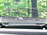 【ヘッドアップディスプレイ】現在の速度や走行情報をデジタル表示で運転席前方のガラスに投影!運転中、目線をずらさず必要な情報を確認できるのでとっても便利で安心!
