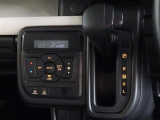 車内を快適に、オートエアコンを装備しています。