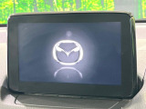 【マツダコネクトナビ】車内の雰囲気にマッチした一体型タイプのナビ。各種車輌設定やBluetooth再生等、様々な機能が楽しめます。直感的なダイヤル操作が可能で、使い勝手も良好です。