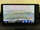 リバースギアに入れるだけで後方の表示へ切り替わります。夜間や雨の日の駐車も楽になりますよ。
