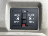 【両側パワースライドドア】スマートキーや運転席のスイッチで後席両側スライドドアの開閉が可能♪電動だから力を入れてドアを開ける必要が無く、小さなお子様でも簡単に開け閉めでき快適です♪