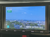 停車中に、ニュースや番組をチェックできるTV機能。待ち時間も有効活用できます。車内でのリラックスタイムを演出します。(走行中の視聴はご遠慮ください)。