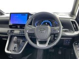 運転席まわりです。 各操作スイッチは使いやすい位置に配置されてます。