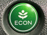 ★ECONスイッチ★ エコドライブを加速しよう!スイッチをONにすると、運転の仕方によるロスを抑え込み燃費をよくするようクルマが頑張ります(*^ー^*)燃費向上にチャレンジ♪