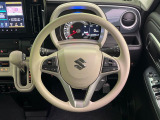 インテリアに合わせたデザインのステアリングは、運転される方のことも考え、運転しやすい形状、大きさです。是非一度、実際に触ってお確かめください。