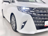 フォグランプ装着車です。暗い夜道の車両前方を明るく照らします