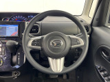 インテリアに合わせたデザインのステアリングは、運転される方のことも考え、運転しやすい形状、大きさです。是非一度、実際に触ってお確かめください。