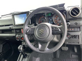 運転席まわりです。 各操作スイッチは使いやすい位置に配置されてます。