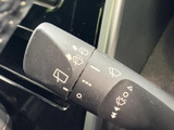 雨天時でもクリアな視界を確保できるワイパーレバー。運転状況に合わせて、最適な設定に調整できます。
