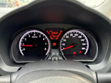 視認性の高いメーター類で、運転に必要な情報をしっかり確認できます。走行距離も一目でわかり、安心のドライブをサポートします。