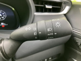 操作しやすいウインカーレバーで、スムーズな車線変更や右左折をサポート。安全運転に貢献します。