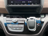 シフトレバー、運転席助手席シートヒーター、プラズマクラスター技術搭載フルオートエアコン