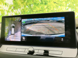 後退時の安全確認をサポートし、より安心な運転を実現。ガイドライン表示で距離感もつかみやすいです。