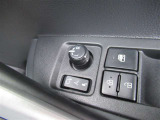 駐車時や狭い道でのすれ違い時に気を使うミラー。電動格納式ドアミラーはそんな時に便利です。
