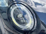 ●LEDヘッドライト:夜間走行時も良好な視界を確保し安心して運転できる高輝度LEDヘッドライトを装備!点灯速度が早く、消費電力も抑えられています。