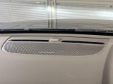【harman kardon】ハーマンカードンのHi-Fiスペシャリストと共に、モデル別に開発・設計された専用チューニングが臨場感溢れる音響空間を実現しています。