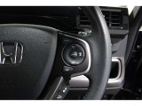 Hondaセンシングの機能のひとつ、アダプティブクルーズコントロール付!アクセルから足を離しても設定したスピードと前車との車間を保ち走行してくれます!車線維持もアシスト☆高速道路で疲労軽減ですね☆