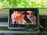 お気に入りの音楽やラジオを楽しめるオーディオシステム。ドライブ中の時間をより快適なものにしてくれます。高音質で音楽体験を向上。